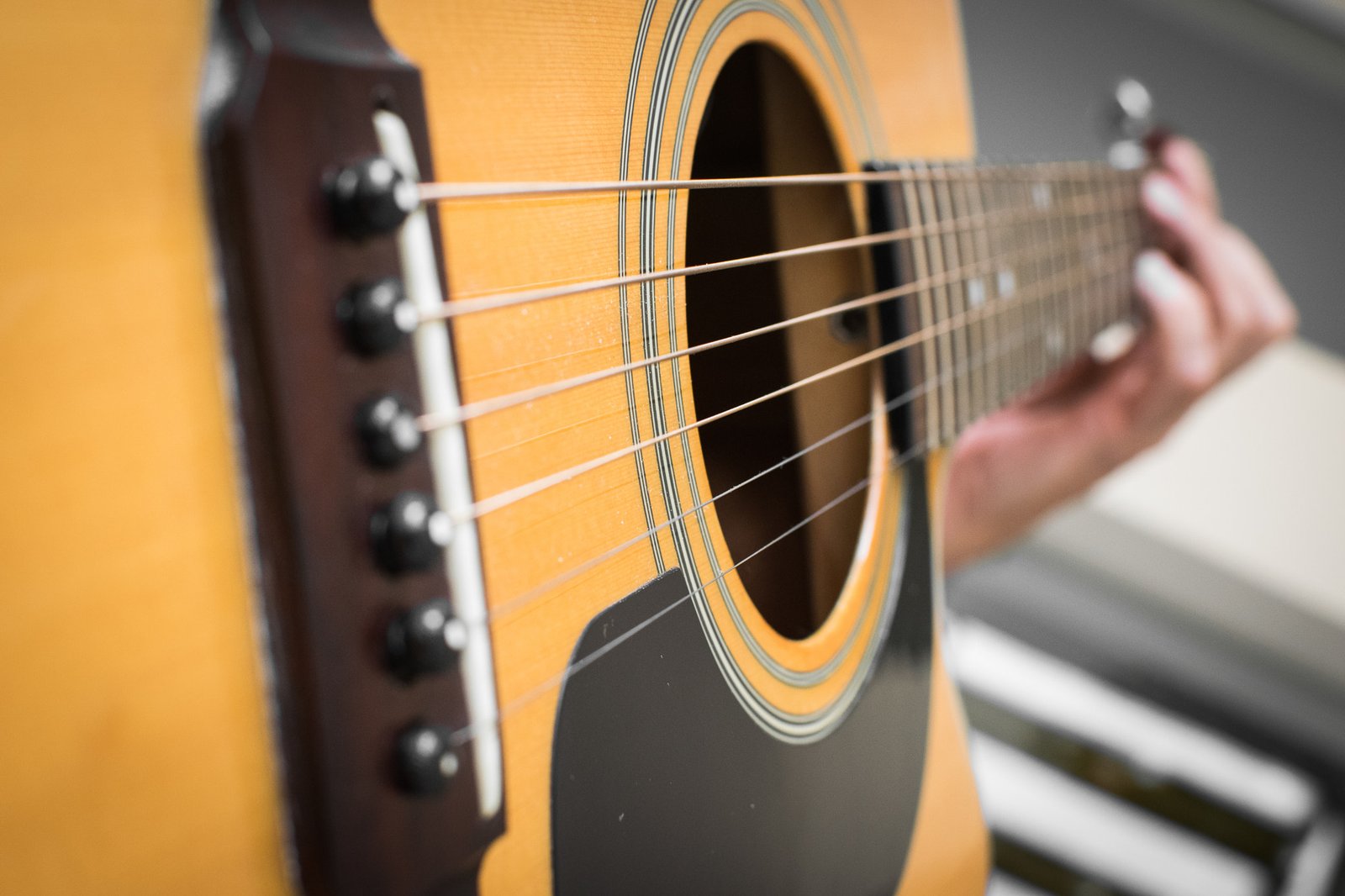 Renting a musical instrument to start: is it worth it? Prices and what to pick